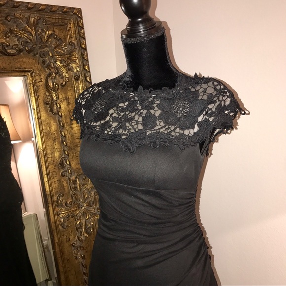 Elegant Floor length Black Gown - Picture 3 of 8